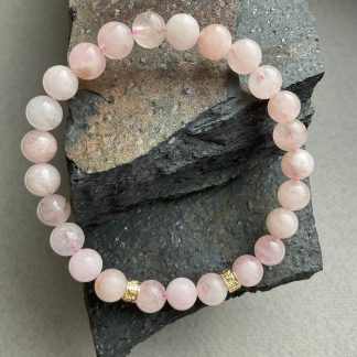 Браслет Рожевий Кварц, форма куля гладка з вставкою намистин.
Розмір намистини 8мм, розмір 18см обхвату.
Ціна за шт.