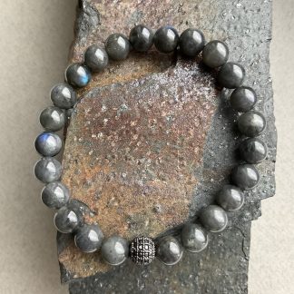 Браслет Лабродарит, форма куля гладка з вставкою намистини.
Розмір намистини 8мм, розмір 17см обхвату.
Ціна за шт.