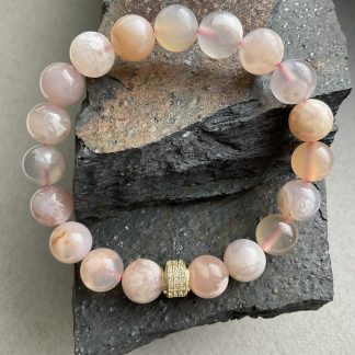 Браслет Чері Агат, форма кругла, гладка з вставкою намистини.
Розмір намистини 10мм, розмір 17см обхвату.
Ціна за шт.