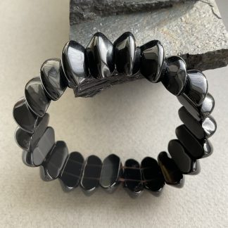 Браслет Агат, форма дольки гладкі.
Розмір намистини 8-14мм, розмір 17см обхвату.
Ціна за шт.