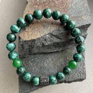 Браслет Хризокола , форма кругла ,гладка з вставкою намистини.
Розмір намистини 8мм, розмір 16см обхвату.
Ціна за шт.
