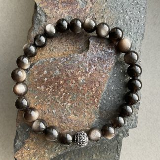 Браслет Сніжний Обсидіан, форма кругла гладка з вставкою намистини.
Розмір намистини 8мм, розмір 16см обхвату.
Ціна за шт.