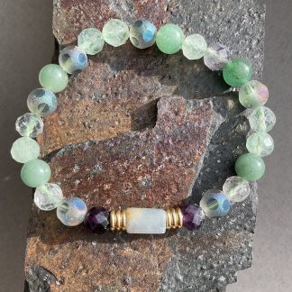 Браслет Флюорит та Халцедон, форма кругла з вставкою намистин.
Розмір намистини 7-8мм, розмір17см обхвату.
Ціна за шт.