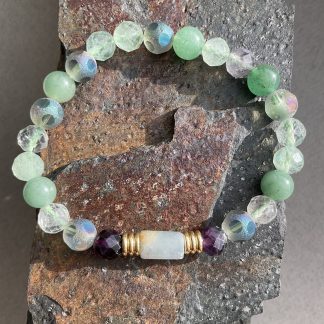 Браслет Флюорит та Халцедон, форма кругла з вставкою намистин.
Розмір намистини 7-8мм, розмір17см обхвату.
Ціна за шт.