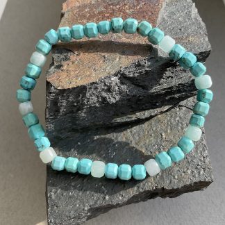 Браслет Говліт Ангеліт, форма кубик граньований.
Розмір намистини 6-6мм, розмір 18см обхвату.
Ціна за шт.