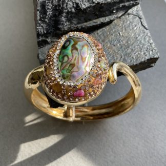 Браслет Металевий,форма овал з вставкою Галіотіс, навколо кольорові Турмаліни,в позолоті по латуні.
Розмір 16см обхвату.
Ціна за шт.