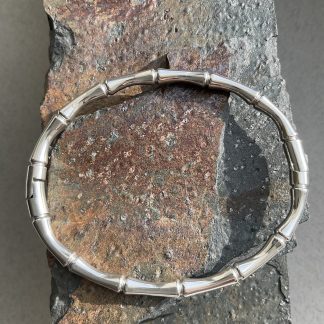 Браслет Металевий у формі кісточка,нержавіюча сталь.
Розмір 16см обхвату.
Ціна за шт.