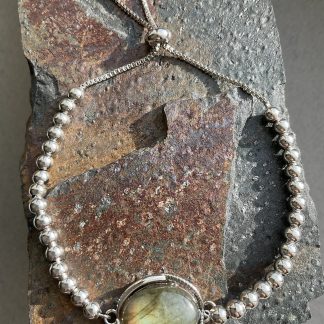 Браслет Металеві намистини з вставкою Лабрадор.
Розмір від 16см обхвату.
Ціна за шт.