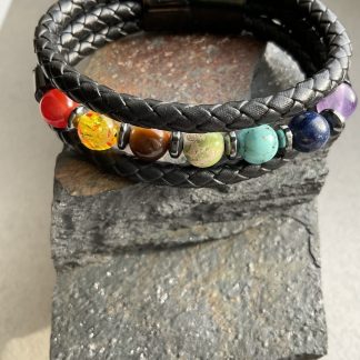Браслет трьохрядний екошкіра, намистини скло, сім чакр.
Розмір 16см обхвату.
Ціна за шт.