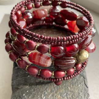 Браслет  багаторядний, деревний кокос, намистини лемпворк ручної роботи,
Розмір 16см обхвату.
Ціна за шт.