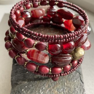 Браслет  багаторядний, деревний кокос, намистини лемпворк ручної роботи,
Розмір 16см обхвату.
Ціна за шт.