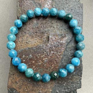 Браслет Апатит, форма круглі граньовані.
Розмір намистини 8мм, розмір 17см обхвату.
Ціна за шт.