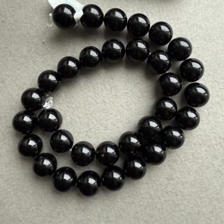 Намистини Агат чорний, форма гладка куля
. 
Розмір 12 мм, довжина 40 см
. 
Ціна за нитку