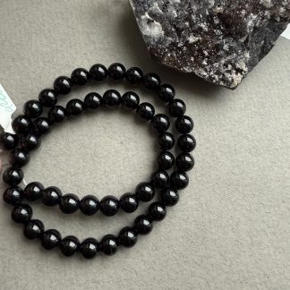 Намистини Агат чорний, форма гладка куля
. 
Розмір 8 мм, довжина 38 см
. 
Ціна за нитку