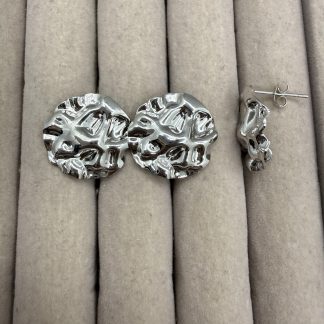 Швензи М'яте Коло, родування по латуні, відтінок срібло
Розмір 19*19 мм
Ціна за пару