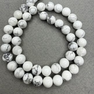 Намистини Магнезит, форма куля, гладка. 
.
Розмір 8 мм, довжина 38 см
.
Ціна за нитку.