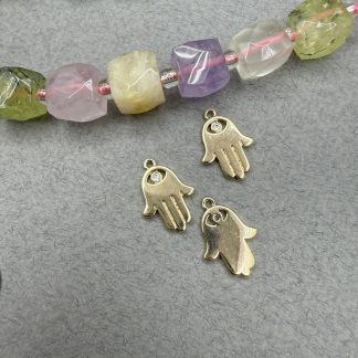 Підвіс Долоня Хамса, позолота по латуні, відтінок нат золото
.
Розмір 16/12 мм 
.
Ціна за шт