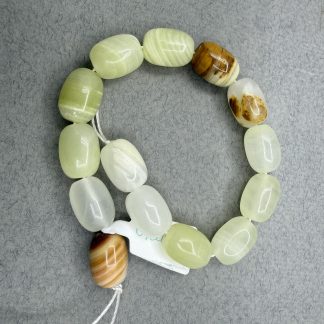 Намистини Онікс, форма овал, гладкий
.
Розмір 10/14 мм, довжина 19 см❣️❣️Півнитка❣️❣️
.
Ціна за півнитку❣️❣️