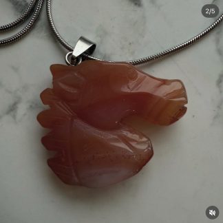 Підвіс Сердолік , форма кінь з різьбою + ланцюжок сталь
.
Розмір 35/38/10 мм
.
Ціна за шт