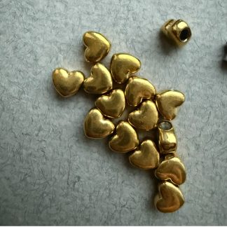 Намистина Серце, ювелірна сталь, відтінок тепле жовте золото
.
Розмір 6мм, Наскрізний отвір
.
Ціна за шт