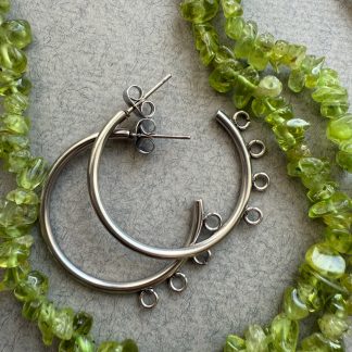 Швензи Півколо багаторядні, Ювелірна сталь, відтінок срібло і тепле жовте золото. Гарна надійна якість.
Розмір 33 мм 
.
Ціна за пару