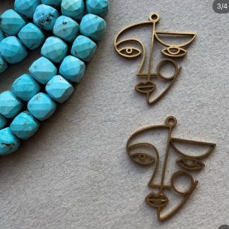 Підвіс Лице Філігрань, ювелірна сталь. Відтінок тепле жовте золото 
Розмір 28/28 мм
Ціна за шт