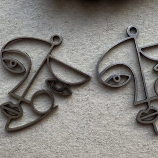 Підвіс Лице Філігрань, ювелірна сталь. Відтінок тепле жовте золото 
Розмір 28/28 мм
Ціна за шт